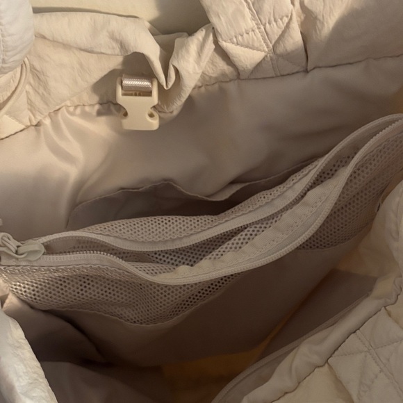 Cream lululemon gym Shoulder Bag - Picture 4 of 8